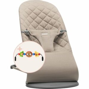 BABYBJÖRN Babywippe Bliss Sandgrau Cotton mit Holzspielzeug