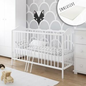 Kids Collective Babybett Gitterbett 60x120 höhenverstellbar / herausnehmbare Sprossen Stäbe weiß mit Matratze